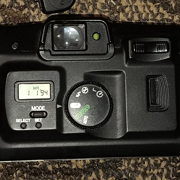 Canon Sure Shot 60 Zoom Camera - Picture 2 of 3